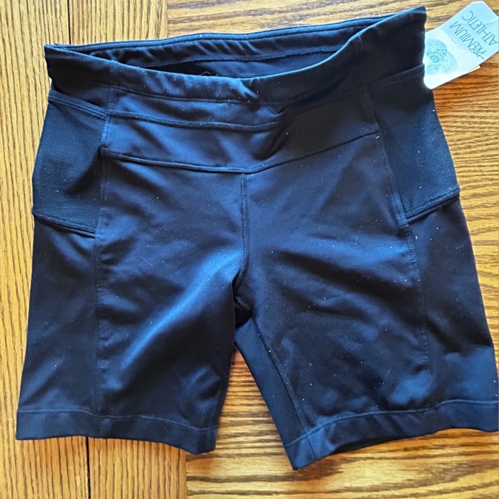 NWT Athleta Black Women's Athletic Shorts Size Small